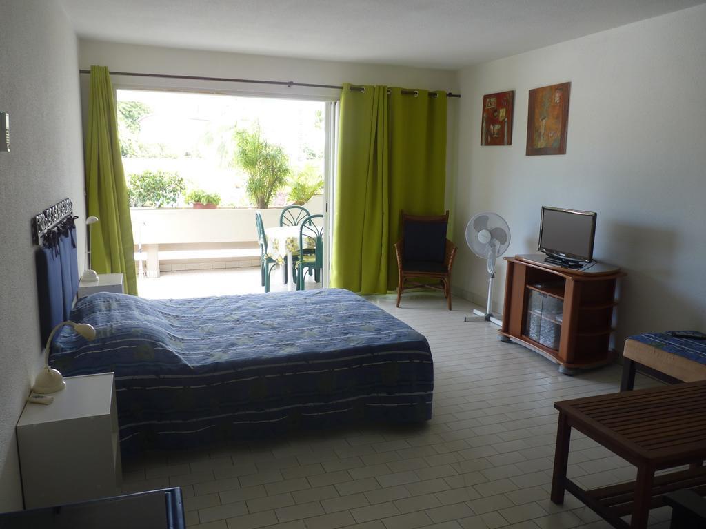 Apartmán Au Meuble Des Roches Saint-Gilles-les Bains Exteriér fotografie