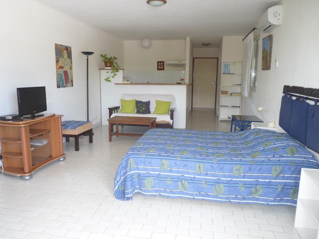 Apartmán Au Meuble Des Roches Saint-Gilles-les Bains Exteriér fotografie