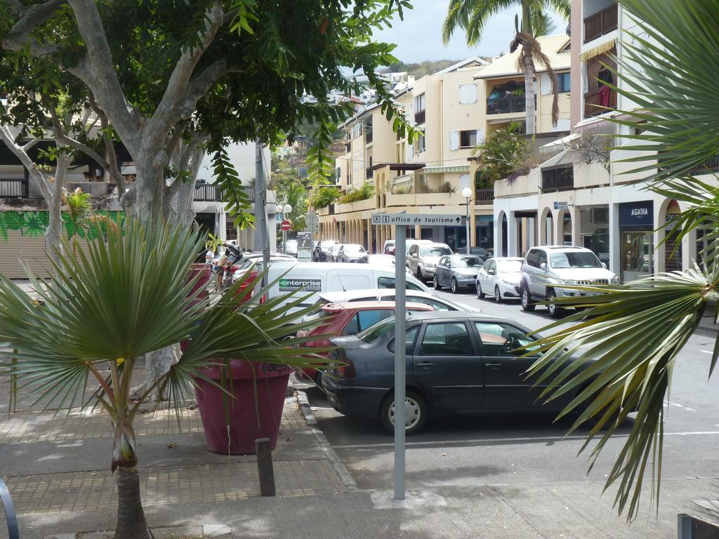 Apartmán Au Meuble Des Roches Saint-Gilles-les Bains Exteriér fotografie